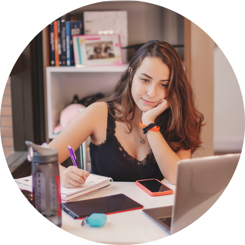 21 Anos<br> Curitiba PR<br> 770 SAT Math<br> Mentora SAT Math <br> Diretora da SEG